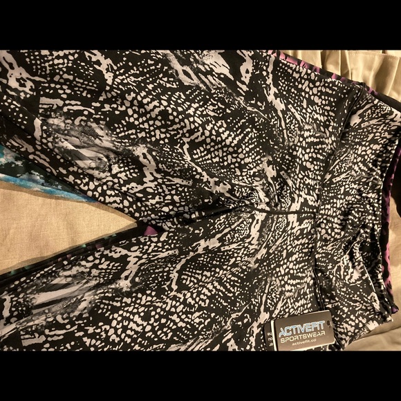 5 brand new pairs of Active Fit Leggings size XL.Retail price $300.00. $60 each - Picture 4 of 10